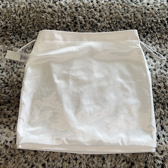 ARMANI EXCHANGE WHITE SPARKLE ✨ SKIRTS ✨ - Picture 4 of 8